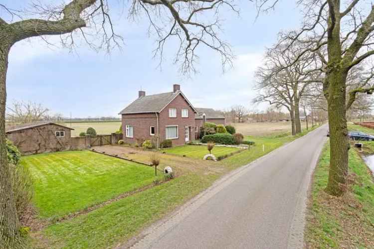 Karakteristieke woning met werkplaats en stal te Melderslo