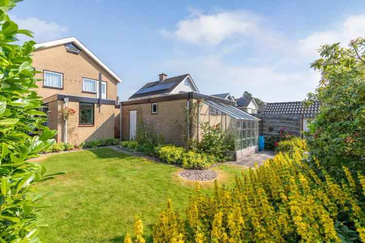 Grote vrijstaande woning te koop in De Greiden