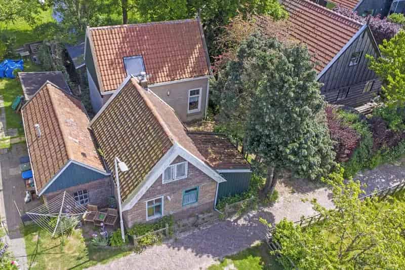 Vrijstaande woning Molkwerum veel potentie ruime tuin