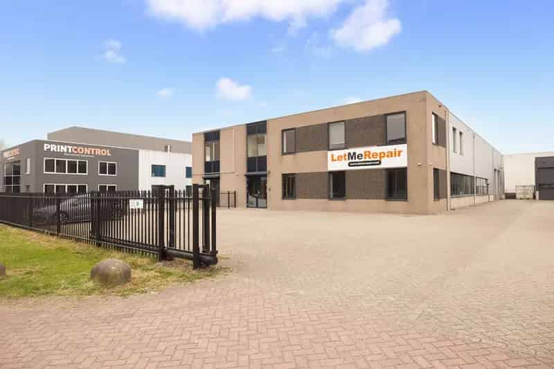 Bedrijfshal te Huur of Koop Waalwijk 900m²