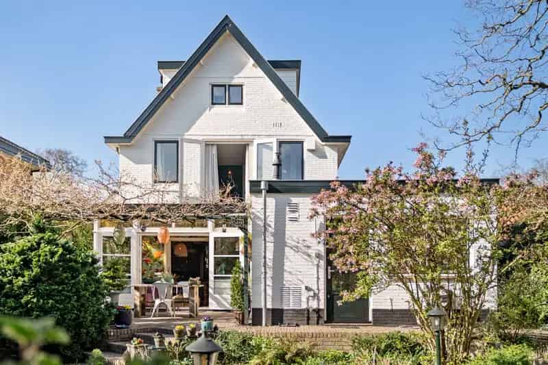 Vrijstaande Villa te koop Soest: 5 slaapkamers, 2 badkamers, Nieuwe Dak
