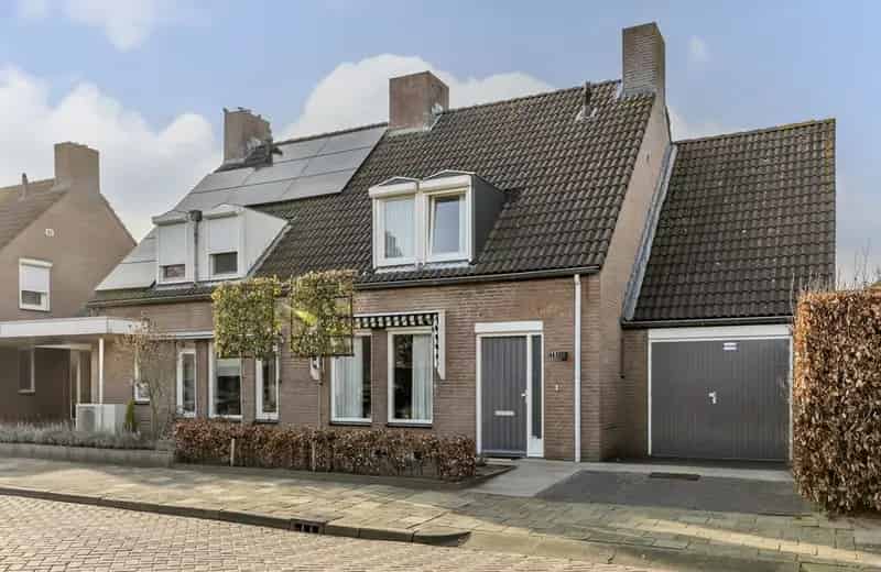 Moderne Tweekapper 4 Slaapkamers Valkenswaard