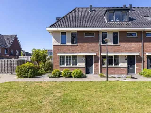 Hoekwoning te koop Zwaag 5 slaapkamers instapklaar