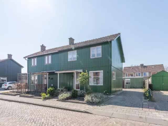 Houten woning Kruiningen 3 slaapkamers diepe tuin