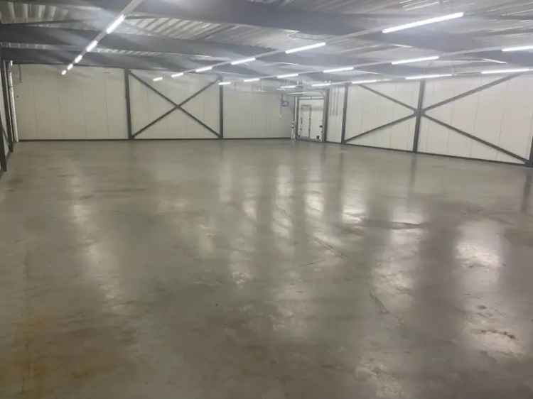 Bedrijfsruimte te Huur Oostzaan 383m² 6 maanden