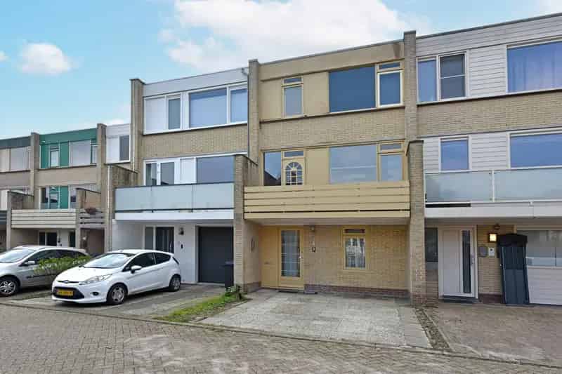 Huis te koop Mijdrecht: Ruime woning met appartement en diepe tuin