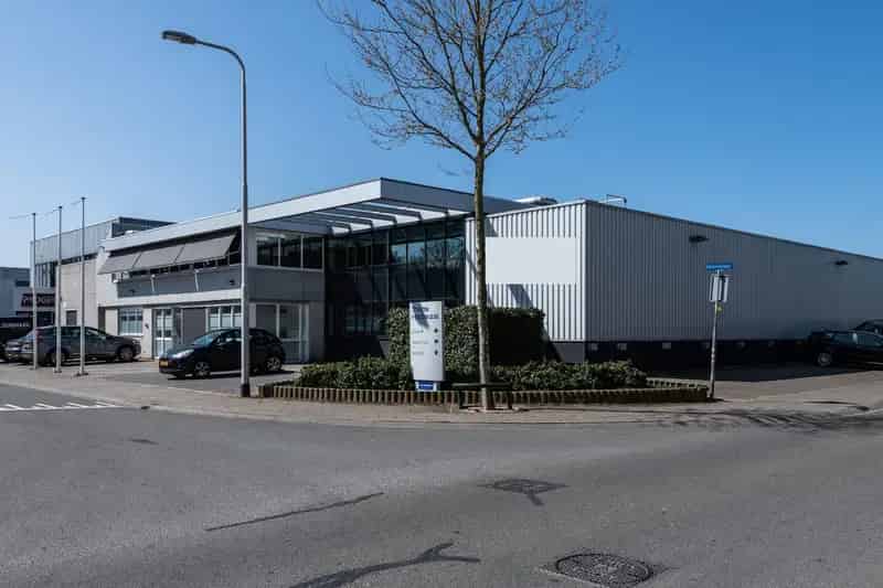 Bedrijfshal Hillegom te huur: 1225m² met 700m² Cleanroom