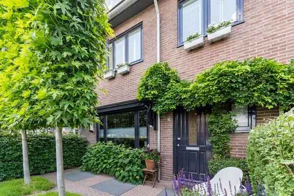 Tussenwoning Nijkerk 4 slaapkamers moderne keuken tuin