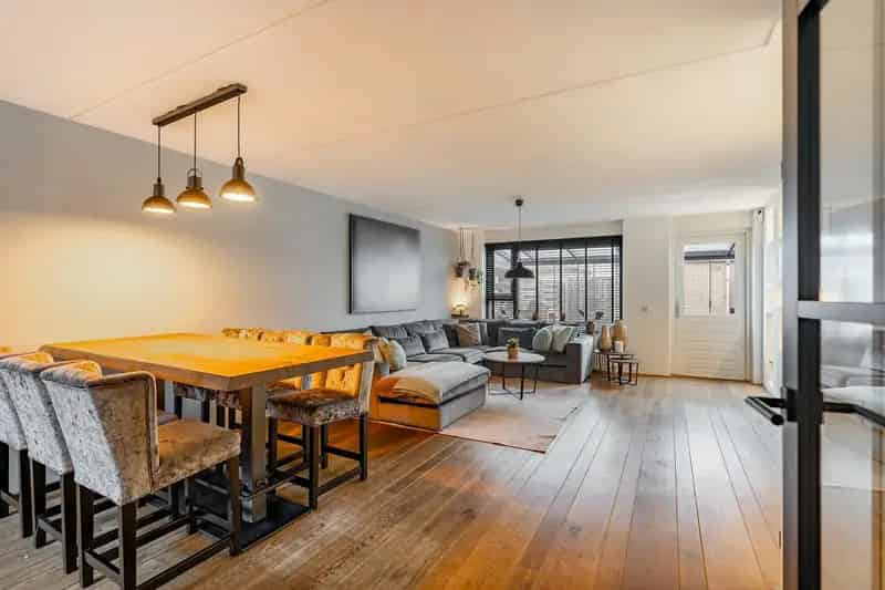 Tussenwoning Riederhoek 4 slaapkamers moderne keuken badkamer