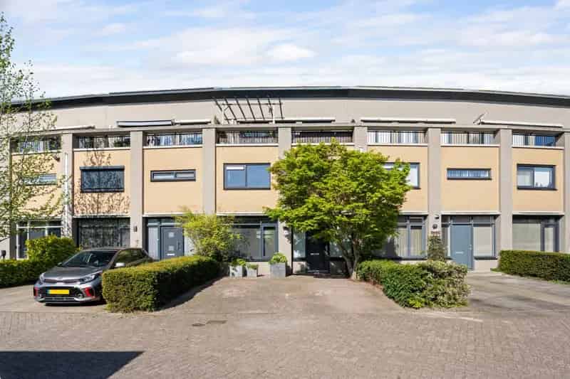Ruime moderne eengezinswoning met dakterras en tuin