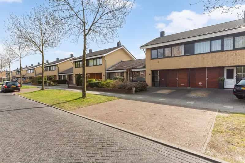 2-onder-1-kapwoning Apeldoorn Ruime tuin en garage