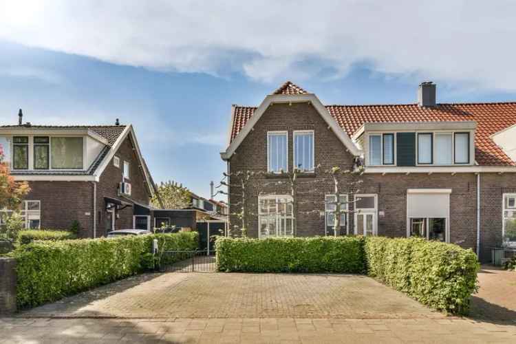 Huis te koop: Burgemeester van Esstraat 131 3195 AC Pernis Rotterdam 