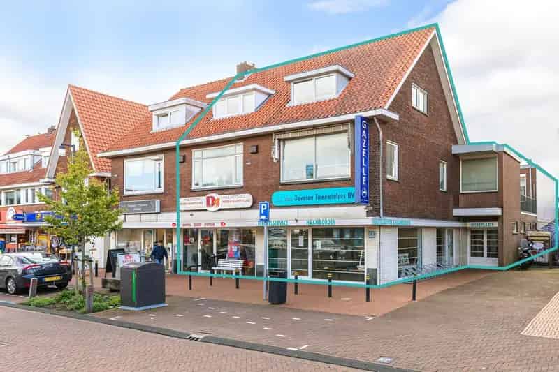 Woon Winkelpand Zwanenburg  Twee panden met bovenwoningen