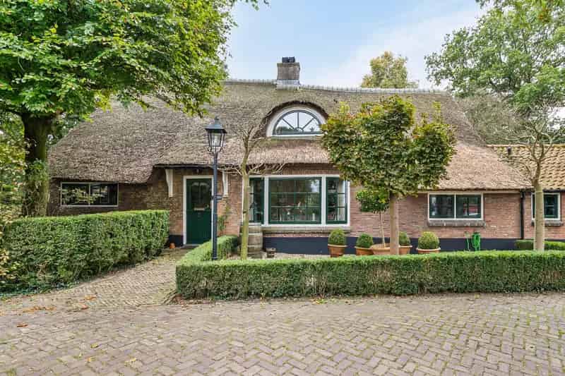 Boerderij te koop Eemnes: karakteristieke woning met moderne gemakken