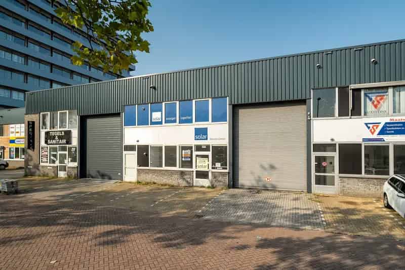 Bedrijfshal Schiedam te Huur 530m2 195m2 Kantoor