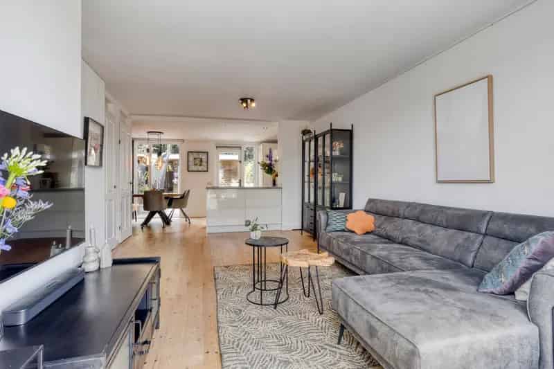 Huis te koop Hoogland Lage Geeren: Ruime gezinswoning met dakterras
