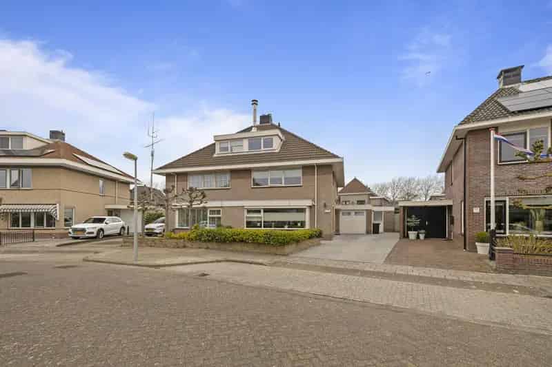 Ruime Tweekapper 185m² Nabij Strand 3 slaapkamers Luxe Keuken