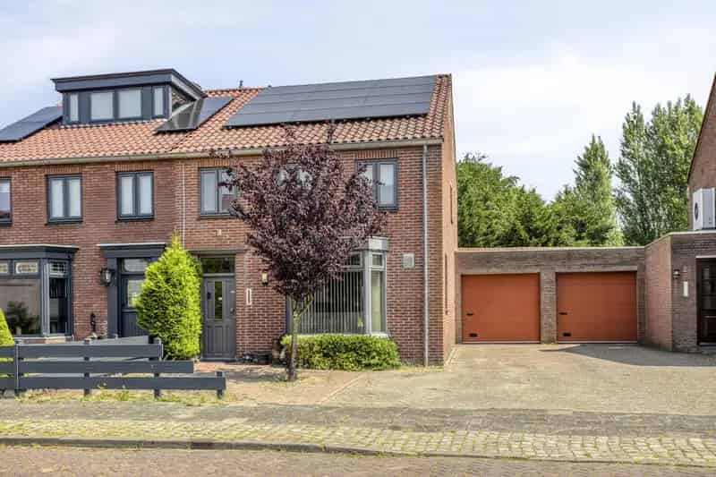 Ruime Tweekapper Brabantpark Breda met Garage en Loods