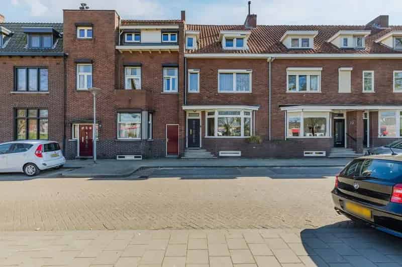 Jaren 30 woning Venlo Oost Ruime tuin Zwembad Moderne keuken