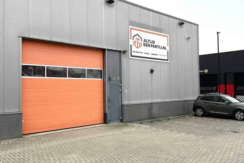 Bedrijfshal Dronten 293m2 te Huur Moderne Ruimte Goede Exposure