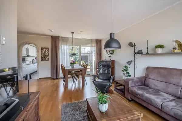 Ruime Hoekwoning 4 Slaapkamers Moerkapelle