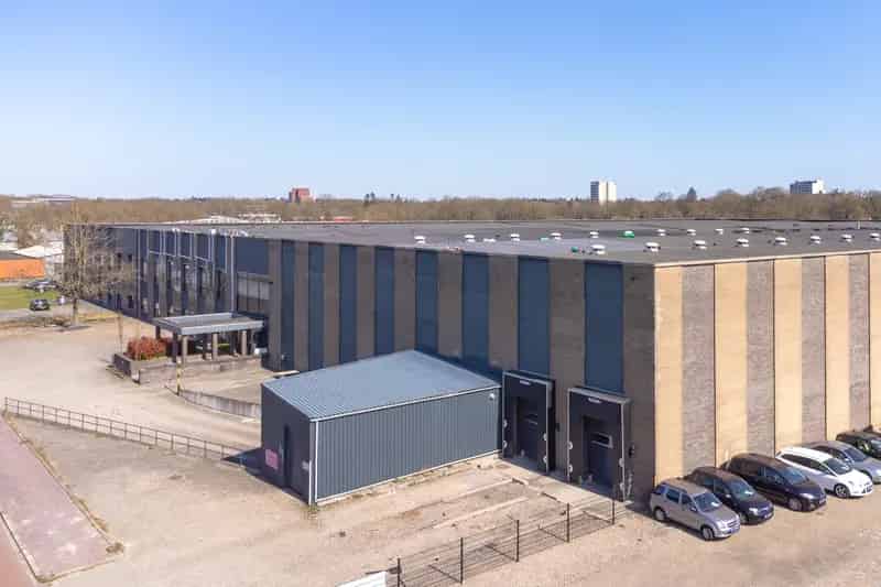 Bedrijfshal te huur Emmen 2700m²