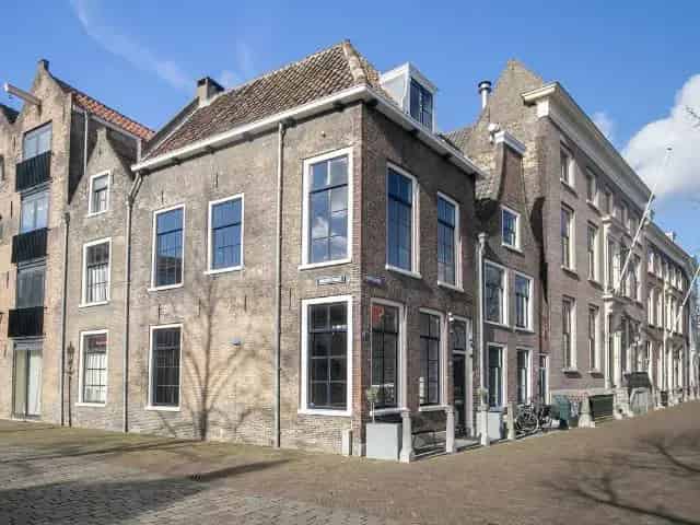 Gemeubileerd Grachtenpand Schiedam te Huur