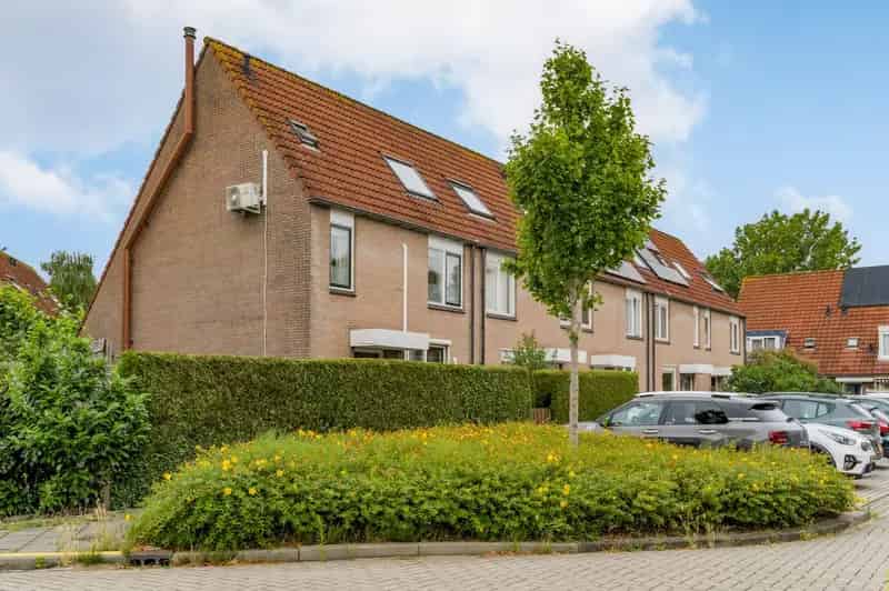 Hoekwoning Almere Stedenwijk Zuid 4 slaapkamers luxe badkamer
