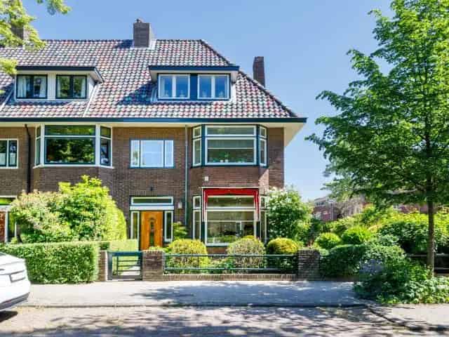 Jaren 30 Hoekwoning Leiden Burgemeesterswijk 4 slaapkamers Garage