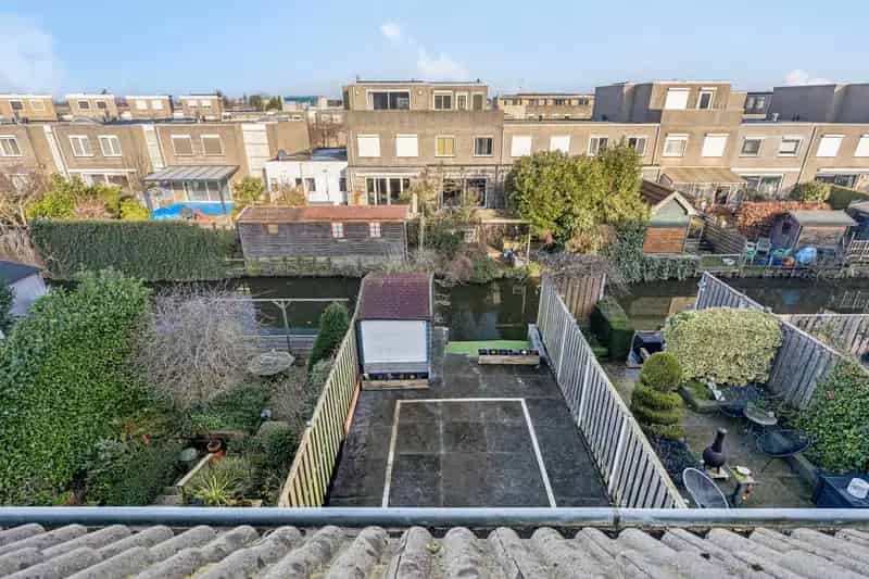 Ruime 5-kamerwoning aan het water te Zaandam