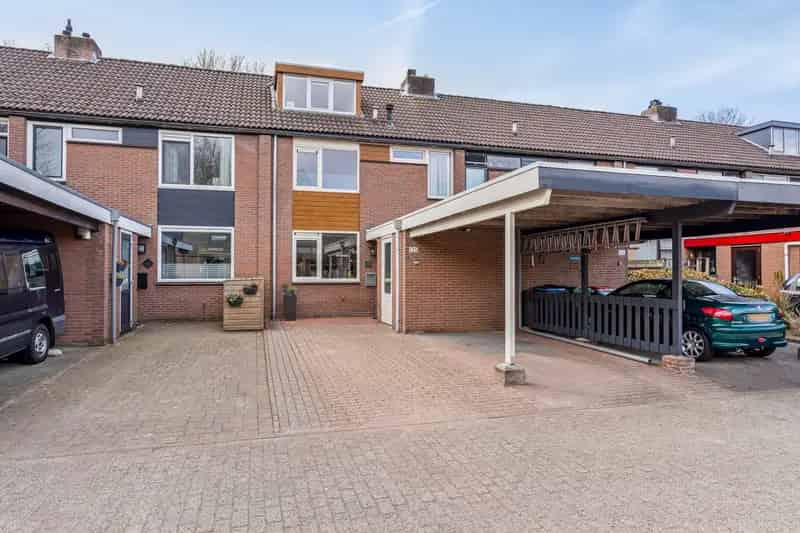 Ruime eengezinswoning te Apeldoorn 5 slaapkamers moderne keuken