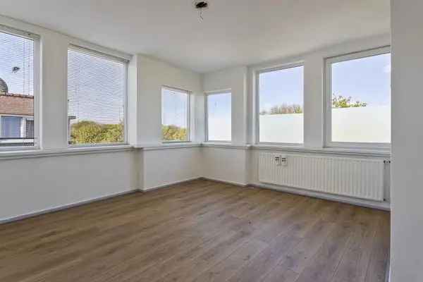 Jaren 30 Bovenwoning Schiedam-West 3 Slaapkamers Eigen Grond