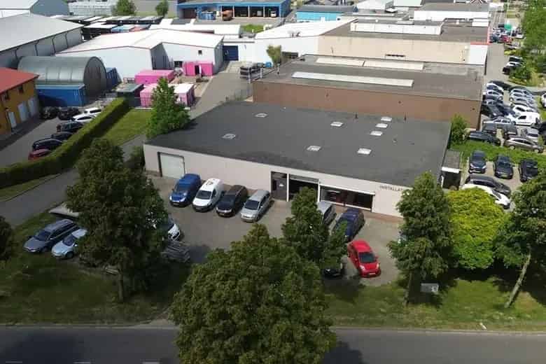Bedrijfsruimte 600m2 te huur Emmeloord Showroom Kantoren Bedrijfshal