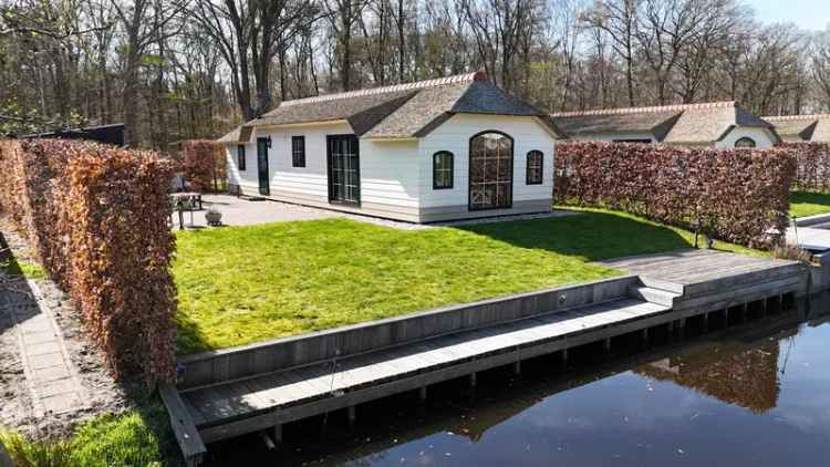 Rietgedekte Chalet Langweer: Aanlegsteiger & Boot