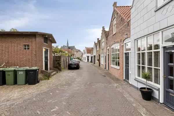 Stadswoning Brouwershaven 3 slaapkamers luxe badkamer tuin garage