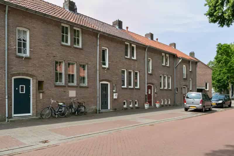 Gezellige 3 Slaapkamers Tussenwoning Weert Ruime Tuin Kelder
