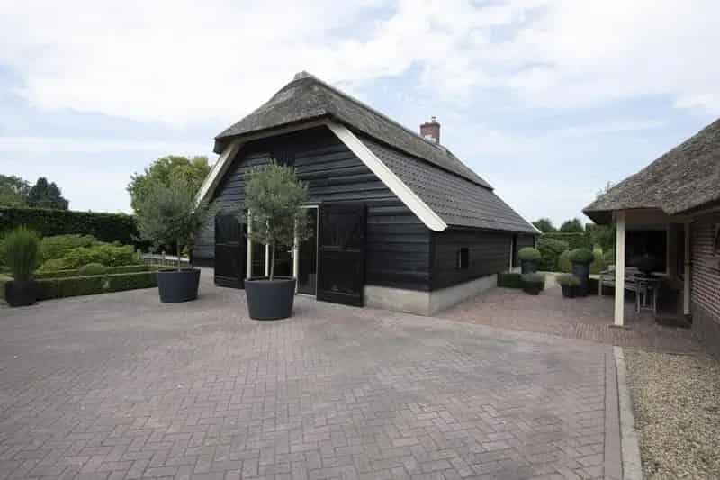 Woonboerderij Putten Ruim Erf Bijgebouw Schuur