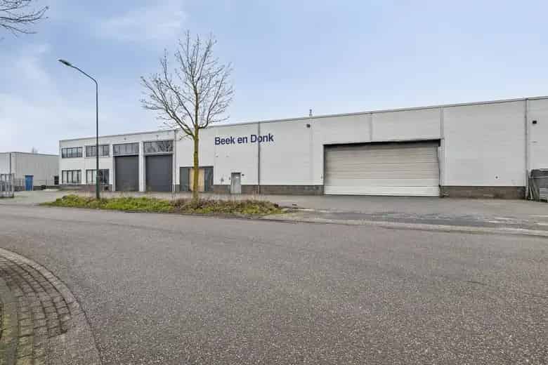 Bedrijfsruimte te Huur Beek en Donk 1352 m2