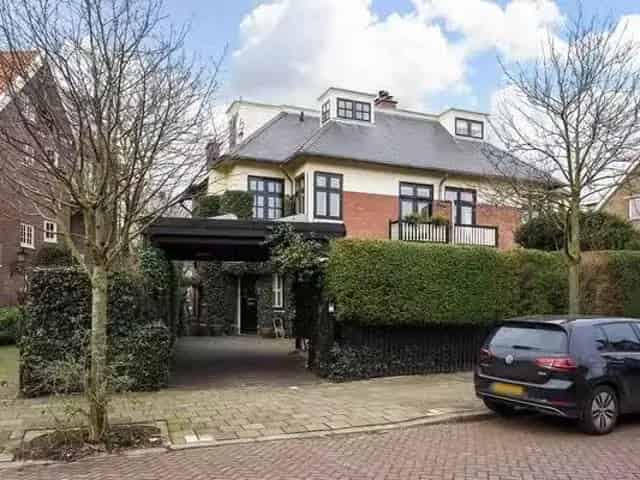 Huis te koop Johan van Oldenbarneveltlaan Den Haag