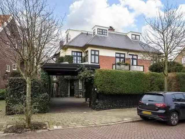 Huis te koop Johan van Oldenbarneveltlaan Den Haag
