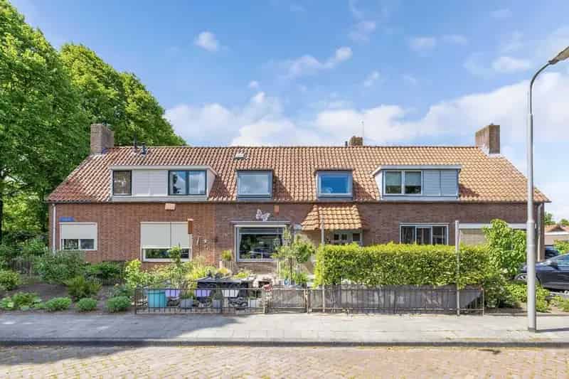 Ruime Uitgebouwde Tussenwoning Marknesse