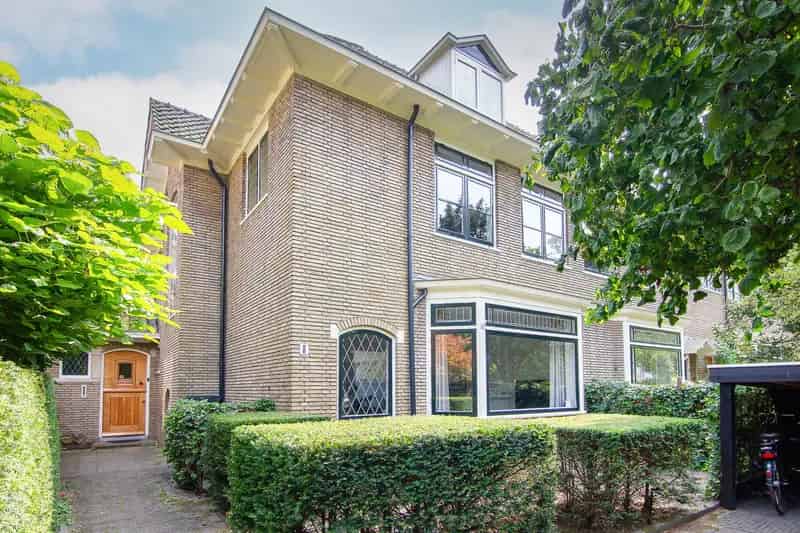 Huis te koop Haarlem Zuid: 5 slaapkamers, 2 badkamers, Jaren 30 charme