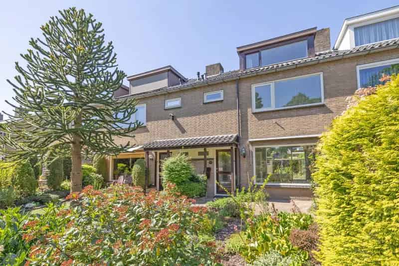 Tussenwoning Naarden 4 slaapkamers Tuin Berging