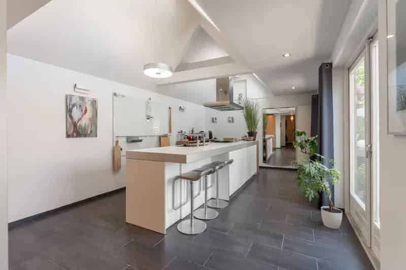 Huis te koop Abcoude: 5 slaapkamers, praktijkruimte, luxe keuken