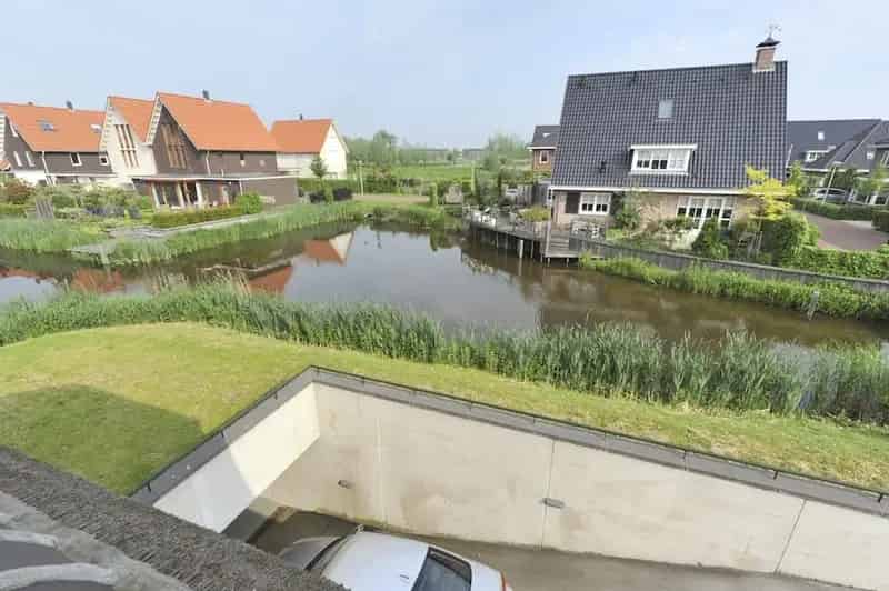 Luxe Villa te Koop in Pijnacker met Grote Kelder en Lift
