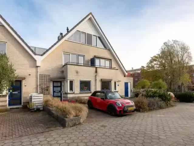 6-Kamerwoning Den Hoorn: 4 slaapkamers, tuin en parkeren