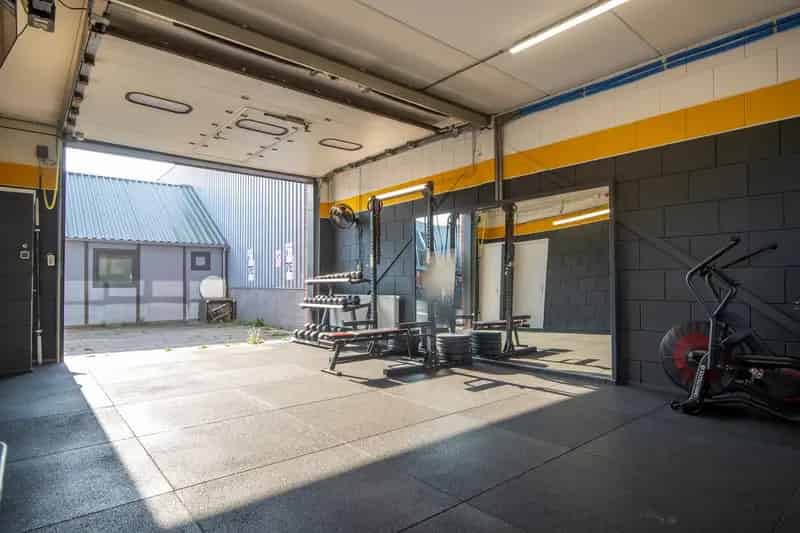 Bedrijfshal Leiden 69m² Opslag 85m² Kantoor