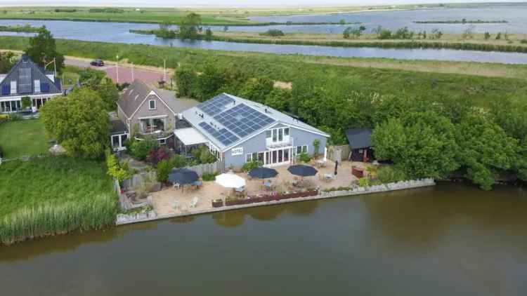 Uniek Woonhuis met Pension aan het Water in Hollands Kroon