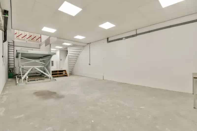 Bussum Centrum: 2-onder-1-kapwoning met Souterrain en Autolift