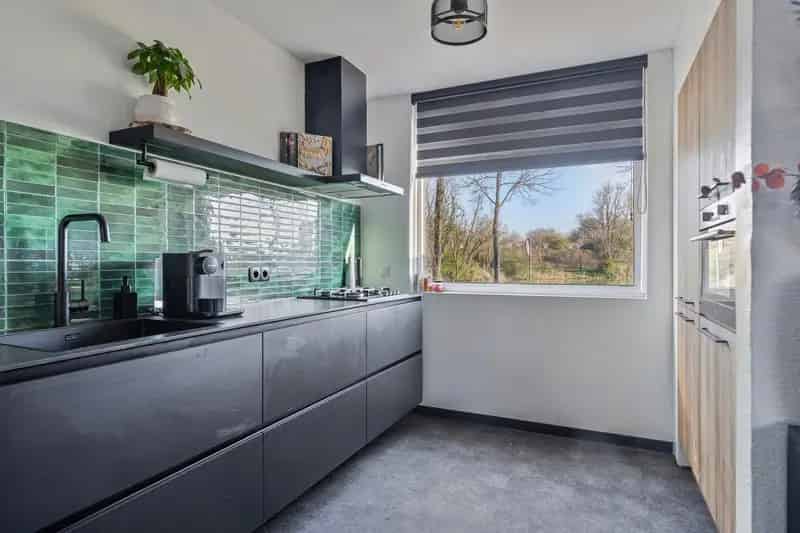 Moderne Hoekwoning Spijkenisse Nabij Metro en Scholen